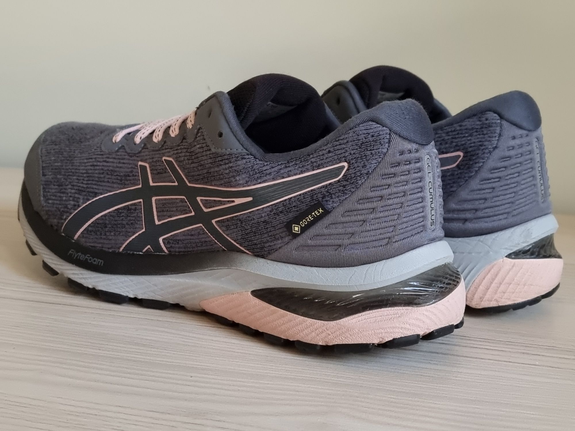 ASICS Gel-Cumulus 22 GTX спортни обувки 40,5 номер