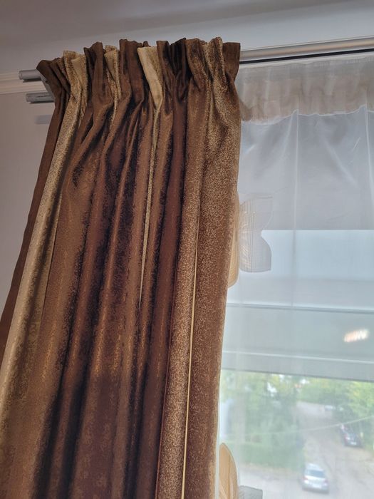 Se vând 3 suporți draperie și perdea