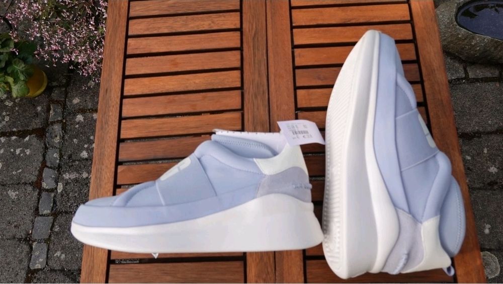 Noi! Pantofi Sport Slip-On UGG - Mărimea 41 - Culoare deosebită