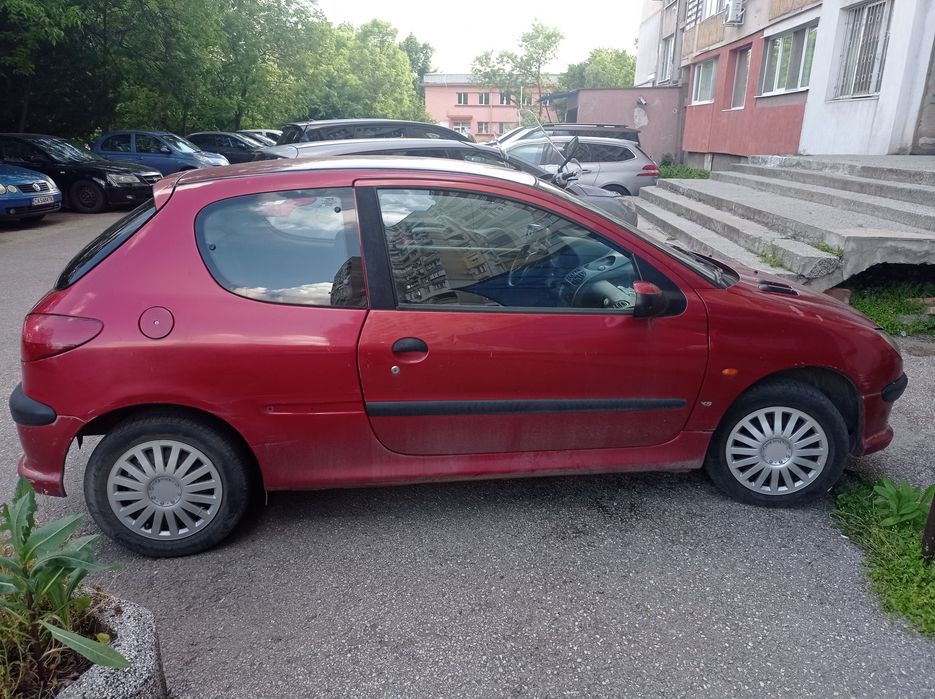 Продавам Пежо 206i,1,6,benzin, 3 врати, цвят бордо, в движение, платен