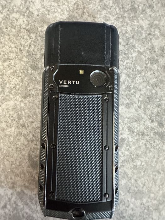 Vertu model X-062666