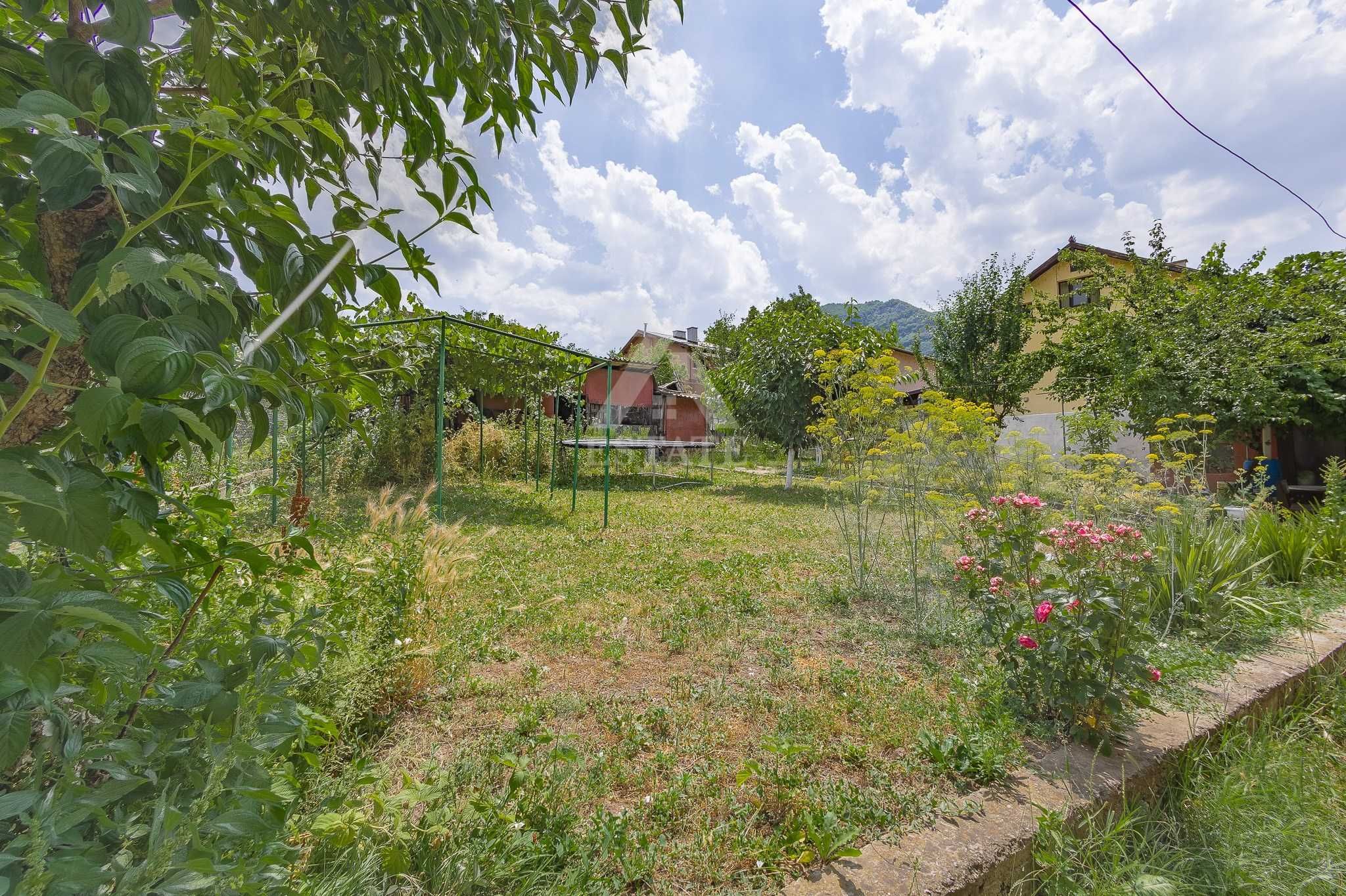 Продава къща в с. Церово, обл. София
