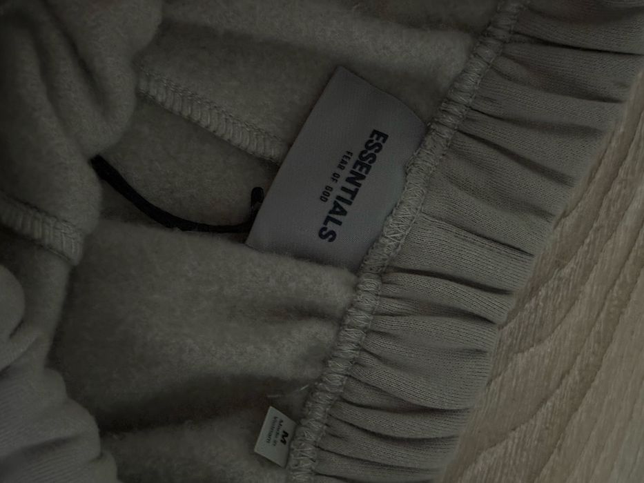 Pantaloni essentials