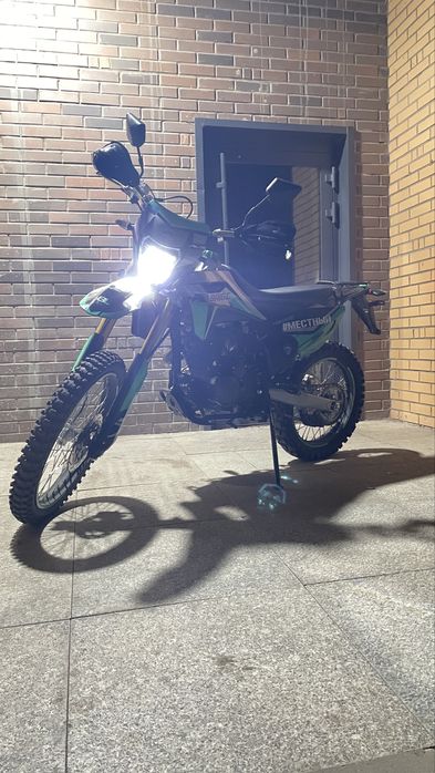 Мотоцикл эндуро 250