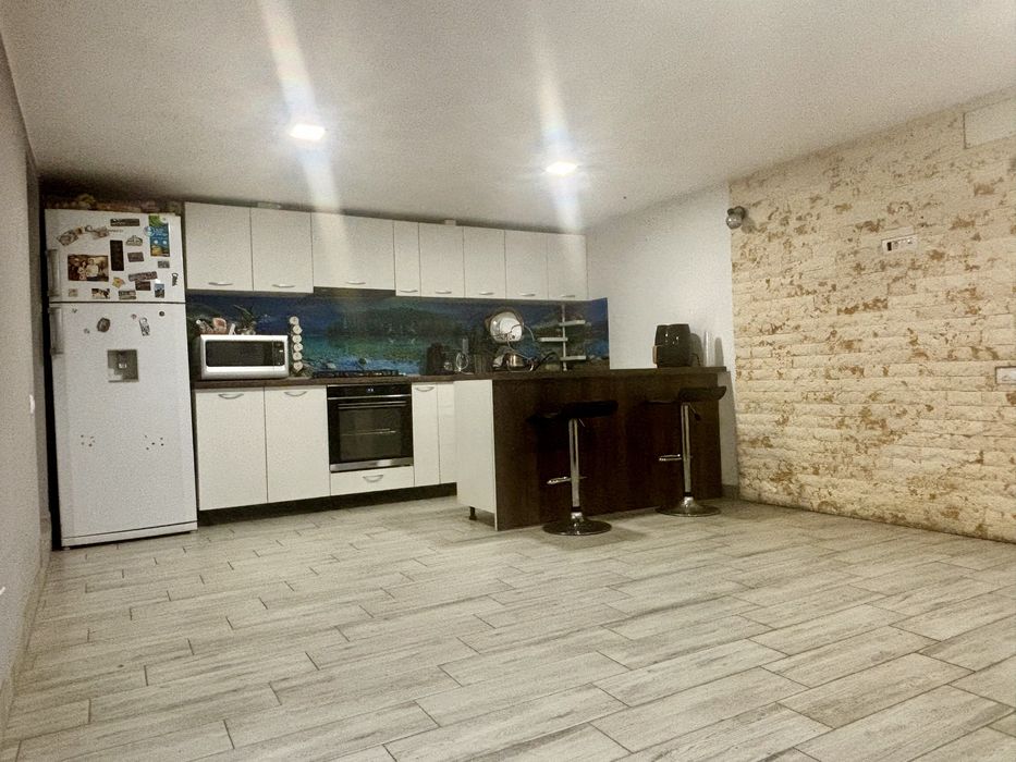 Proprietate completa: casa, hala si teren generos!