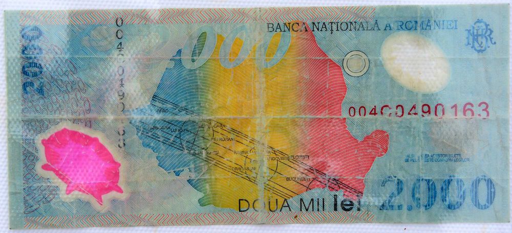 Bancnota 2000 lei eclipsa 1999