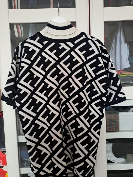 Дамски пуловер тип пончо Fendi