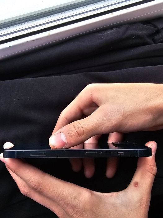 Продам Iphone 13 в хорошем состоянии