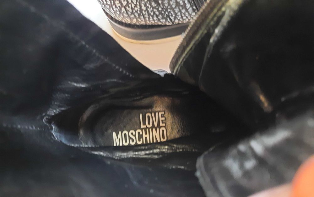 Ботички love moschino