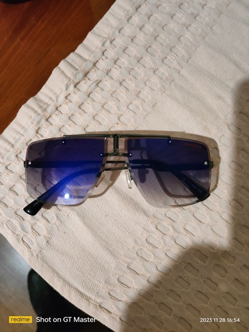 Продам фирменные солнцезащитные очки