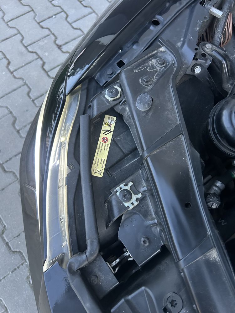 Faruri xenon adaptiv e90
