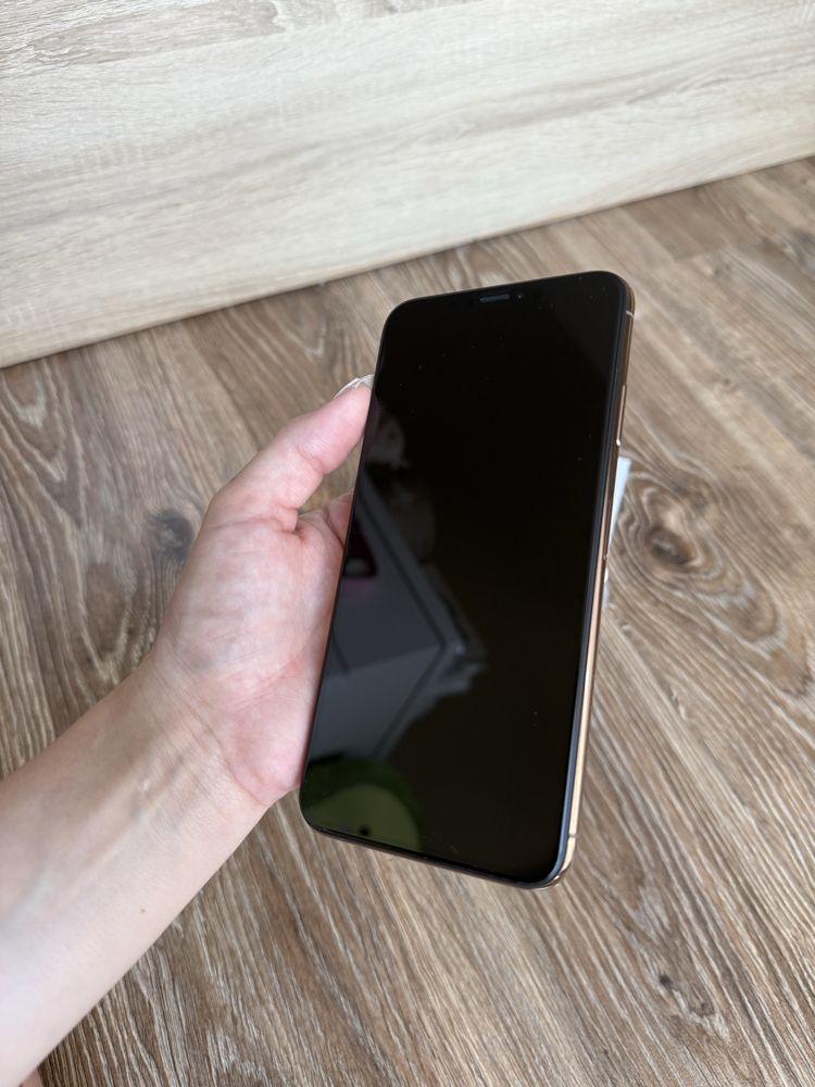 Продавам iPhone XS Max