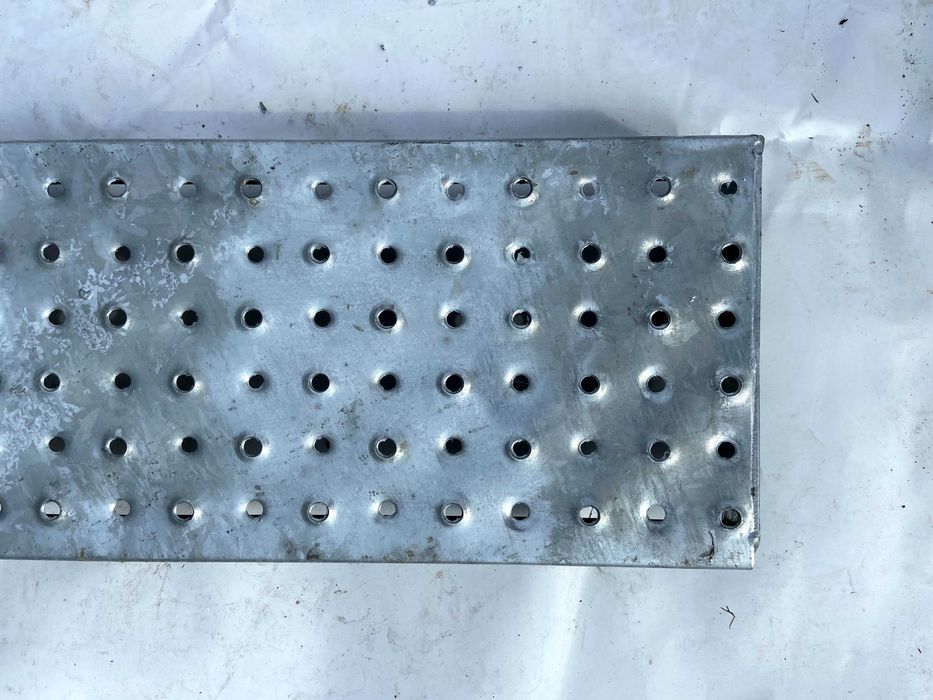 Treapta metalica zincata 1200 x 250 din tabla ambutisata si zincata