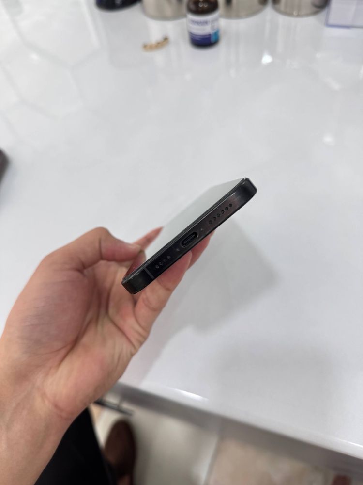 Iphone 16 pro max 256Gb qora