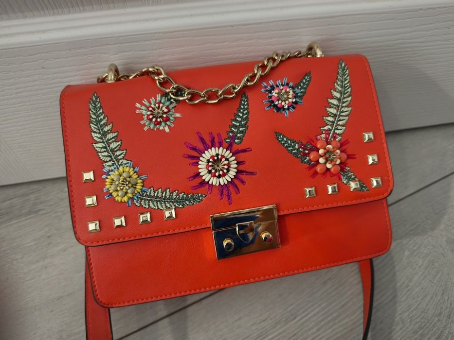 Primark чанта с мъниста и бродерия