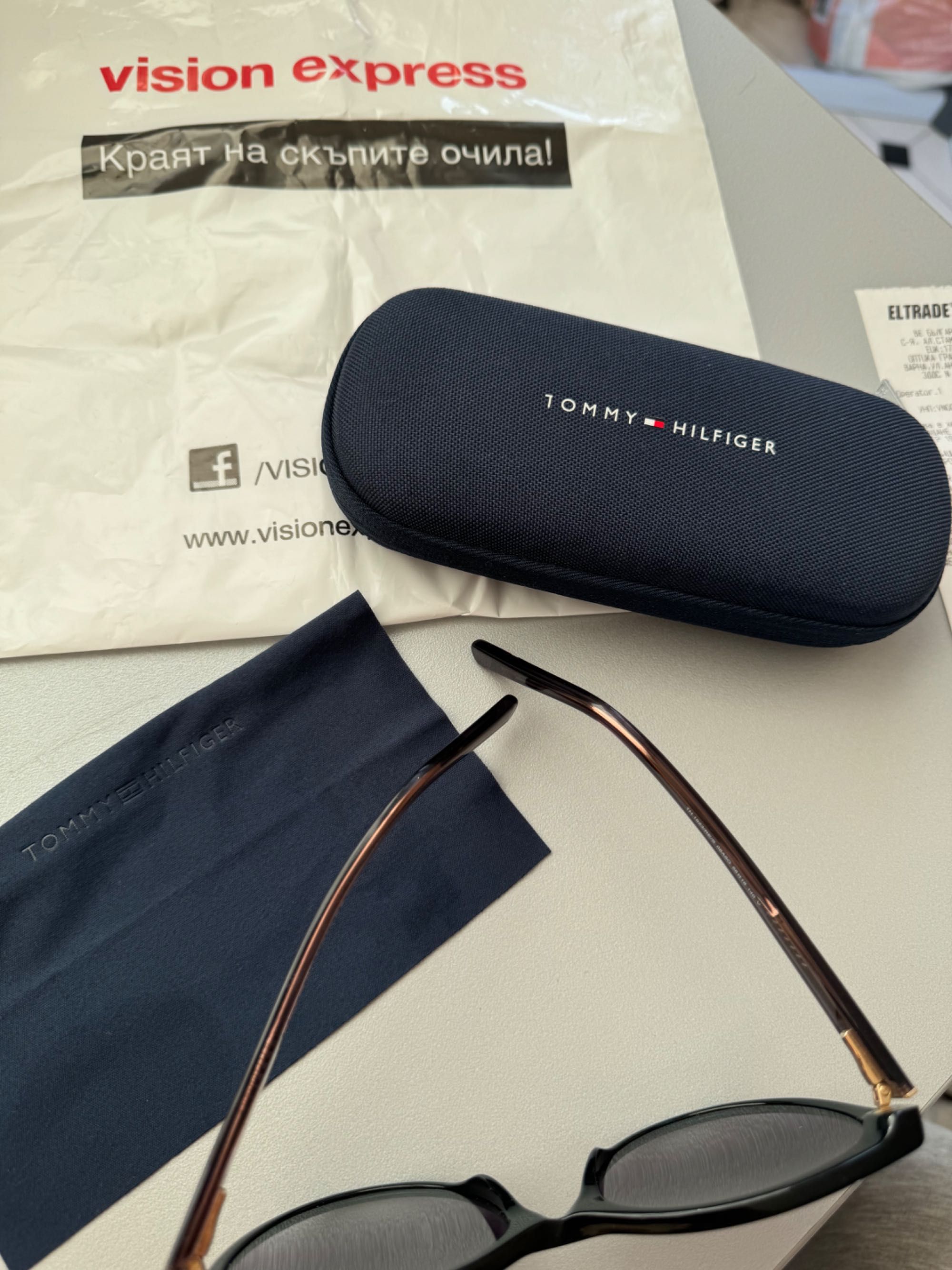 Слънчеви очила Tommy Hilfiger