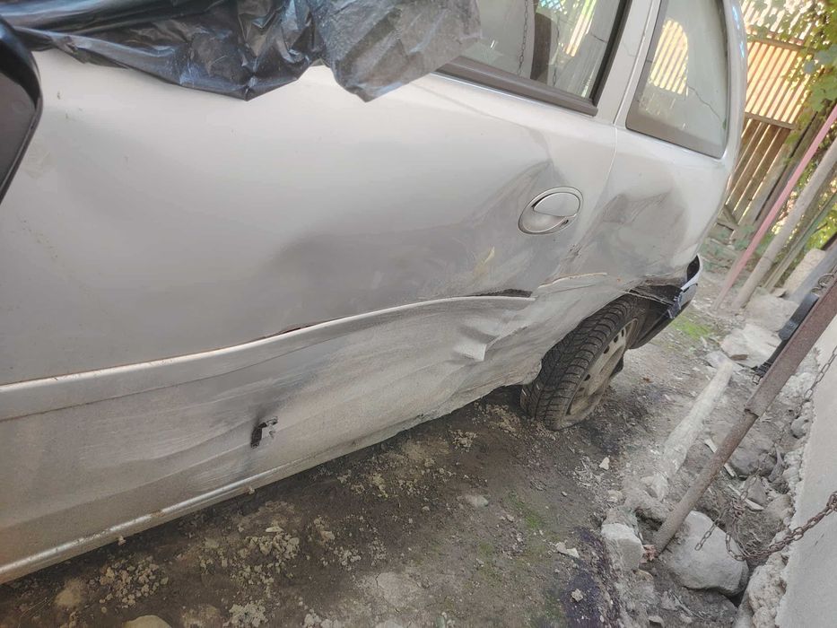 Vand sau dezmembrez Opel Corsa C