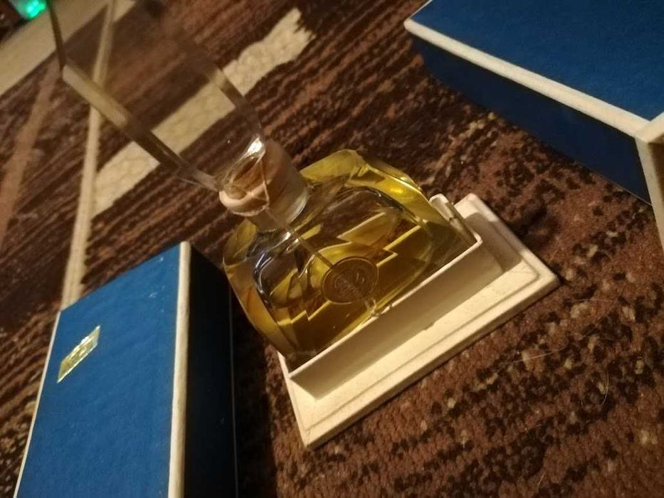 Vand parfum vintage rusesc,de colectie