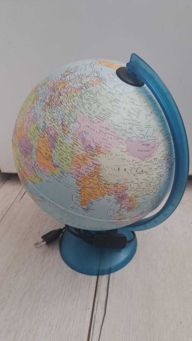 Образователен глобус с осветление