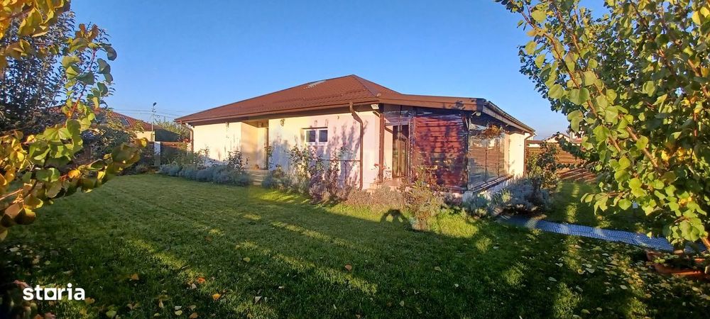Săbăreni, casă parter 162 mp, curte 575 mp. Acasă