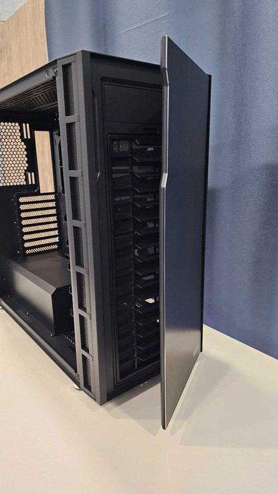 Корпус HUNTKEY Alpha  размера  Full Tower, состояние идеальное