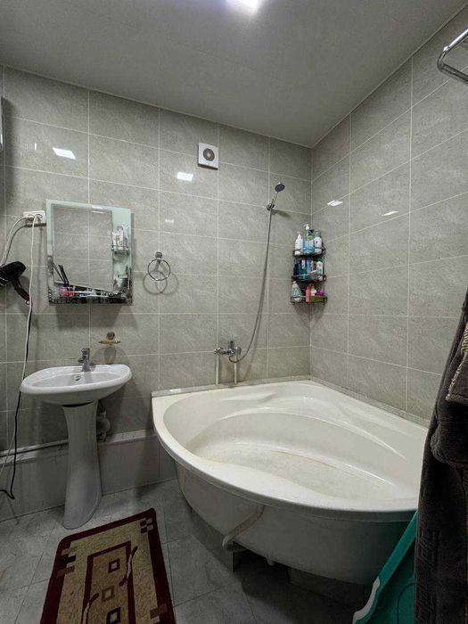 Buxoroda kvartira xonadon uy sotiladi 2 xonali 76m² 2-qavat.