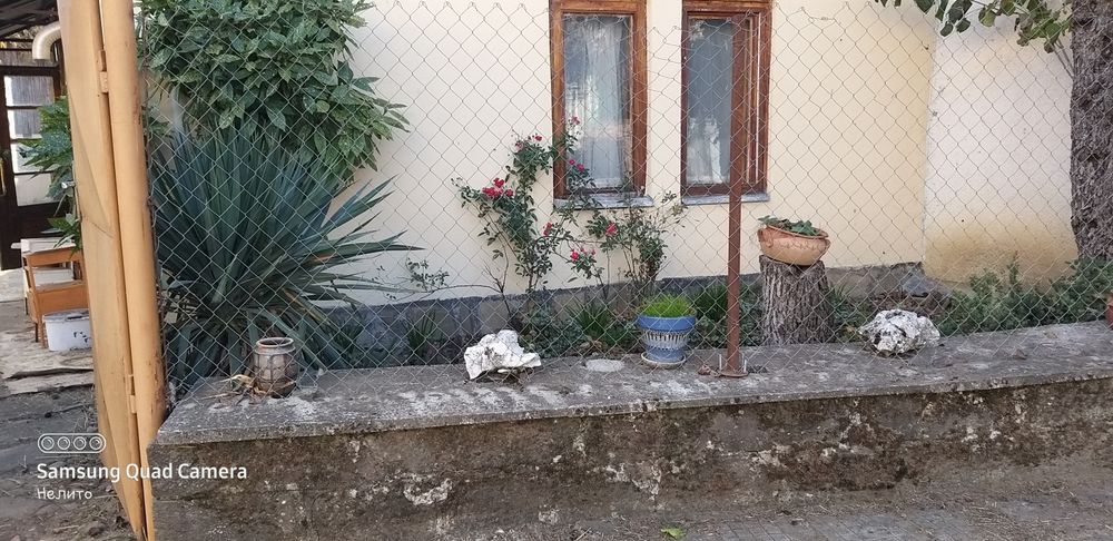 Продавам  двуетажна къща