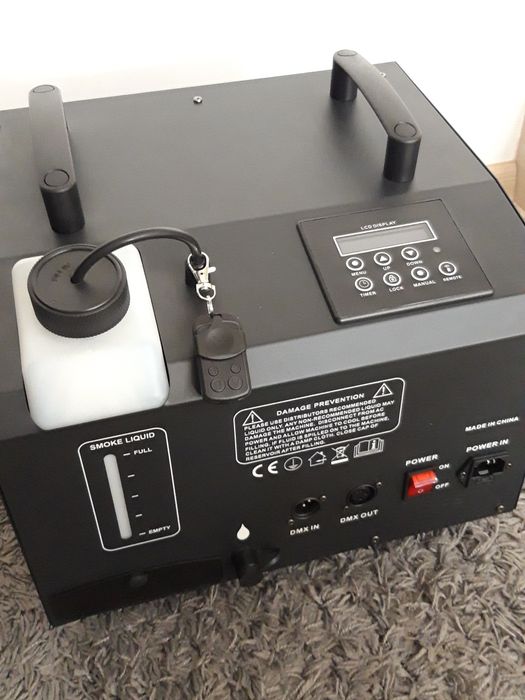 Mașina de fum si baloane