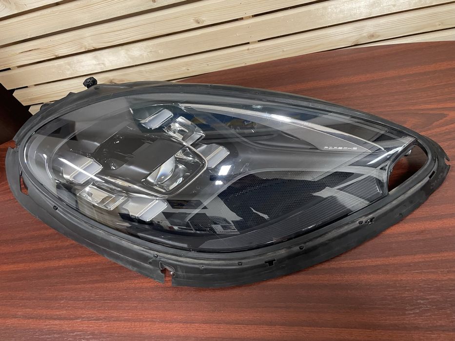 Full led десен фар за Porsche Macan 95B