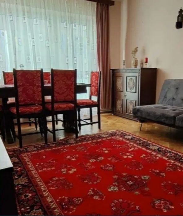 Vand/ donez masa cu 6 scaune