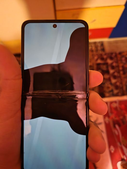 Vand z flip 3   ecran spart ( pentru piese sau resturare)