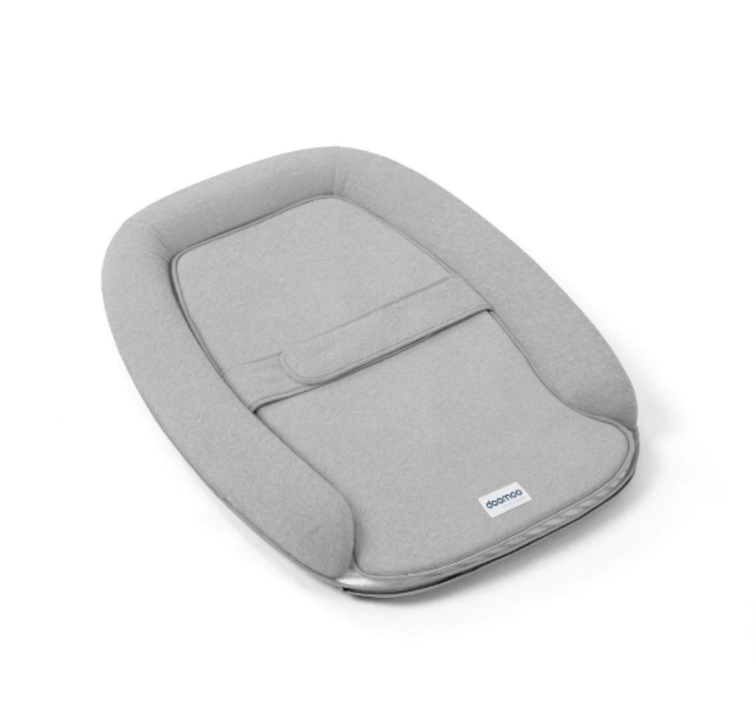 Повивалникза бебе  с мека основа Doomoo Cosy Care