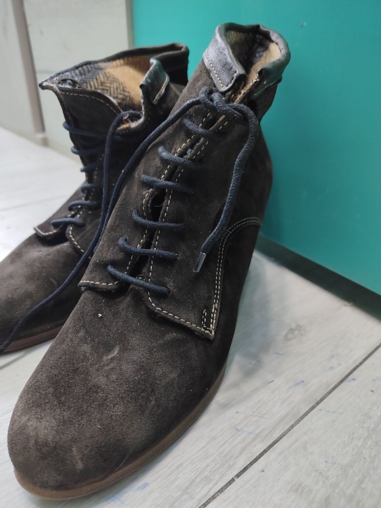 Ghete botine marimea 39 Noi piele intoarsa cu platforma