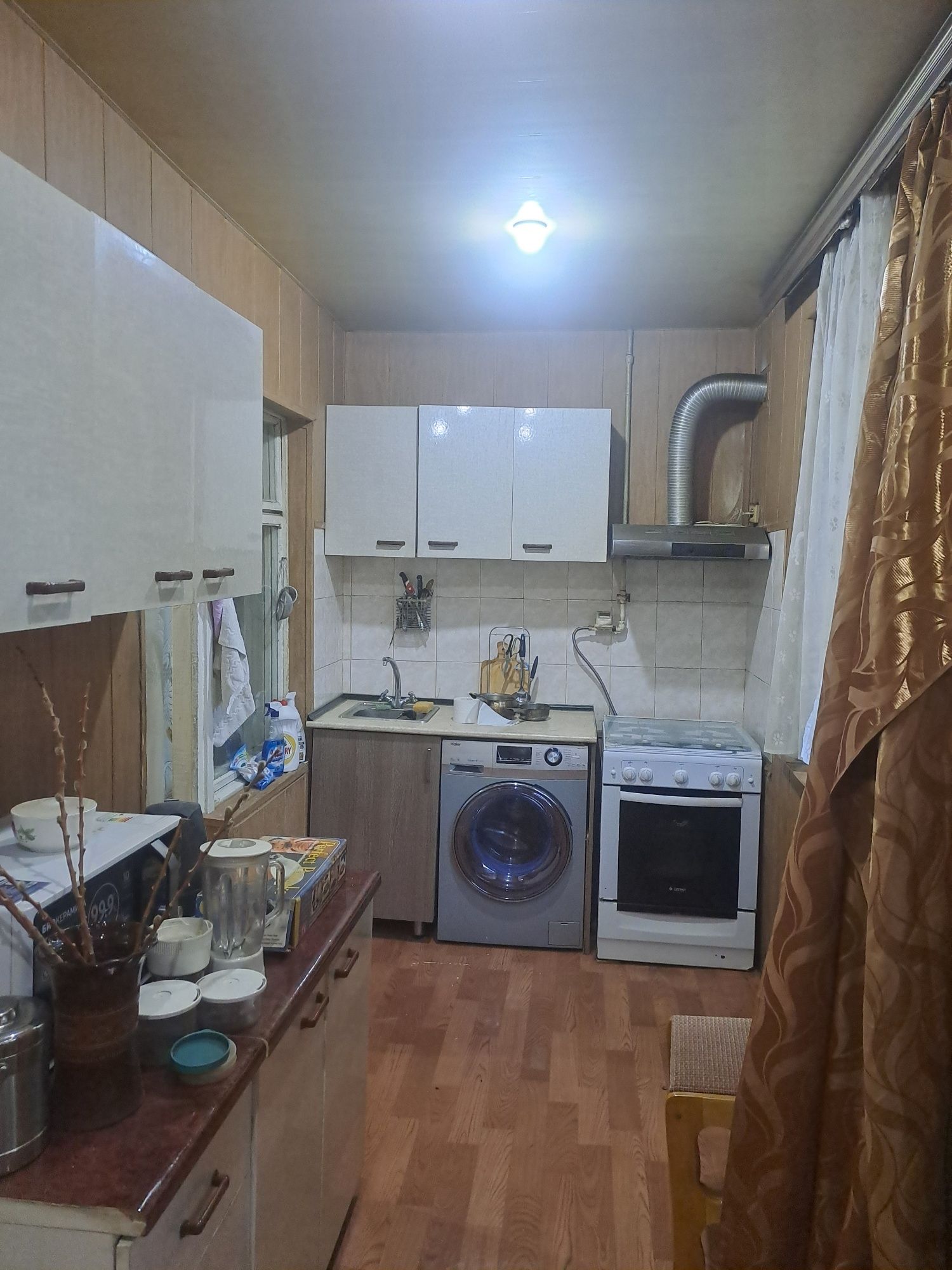 Юнусабад-11 продаю 3/1/4, Балкон 2х6. Ориентир Хавас, метро.