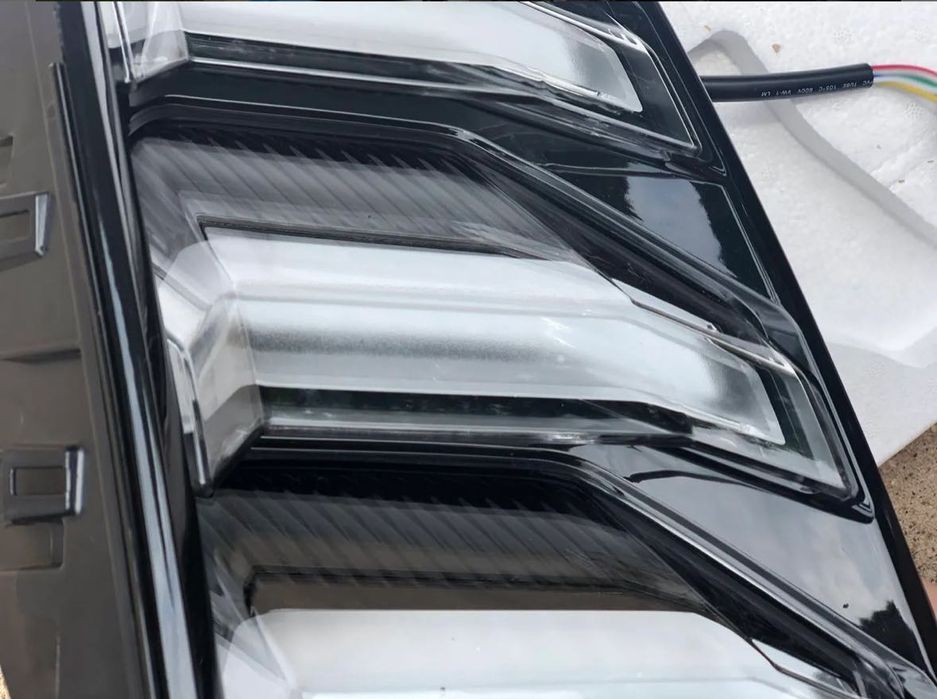 Ford mustang задни стопове 15-17 18+ жълт мигач