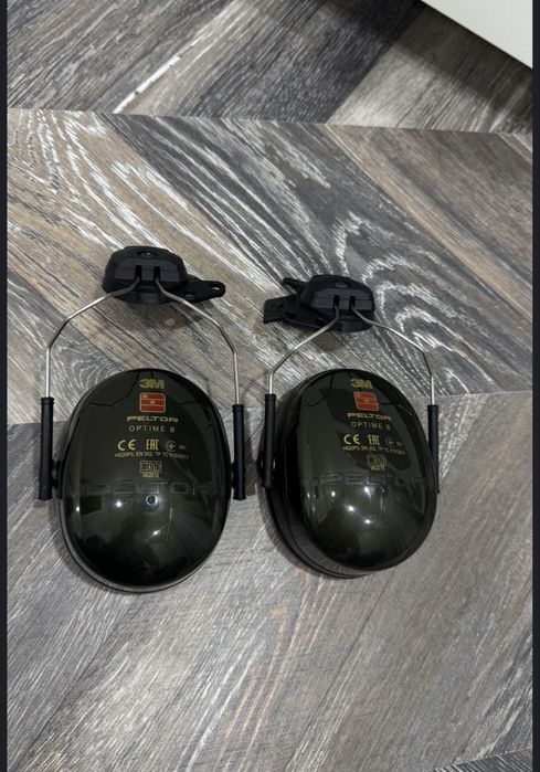 Продам противошумные наушники для каски 3M.