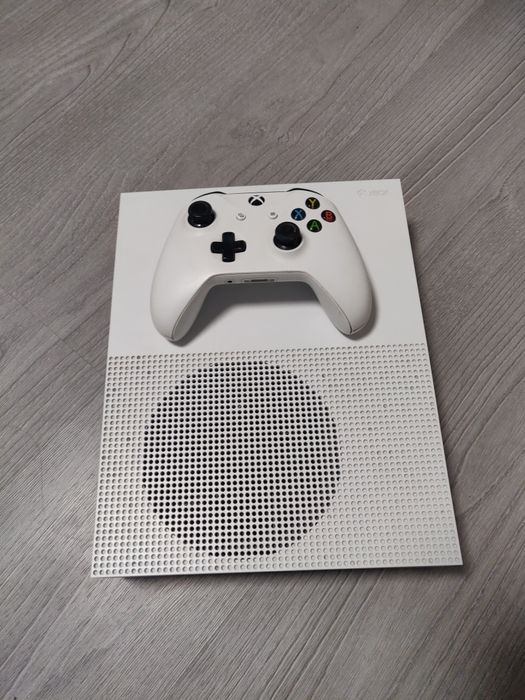 Xbox 360E și Xbox One S