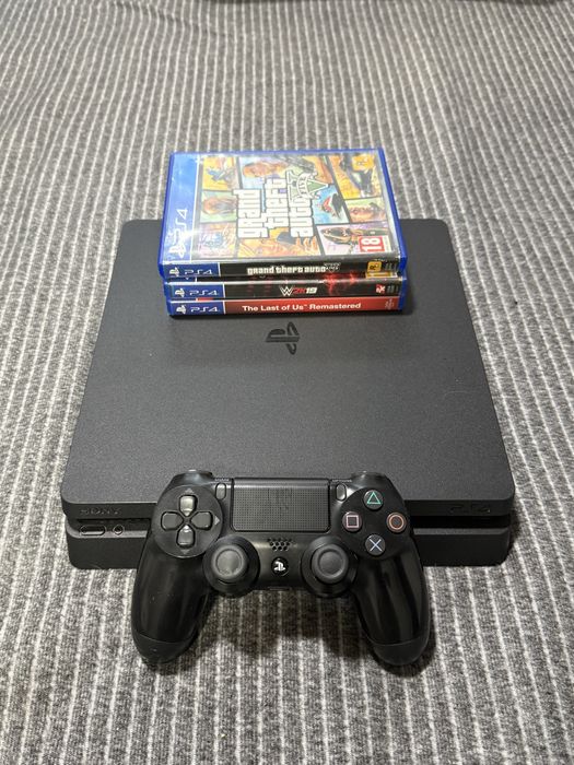 PS4 + Controller + 3 jocuri
