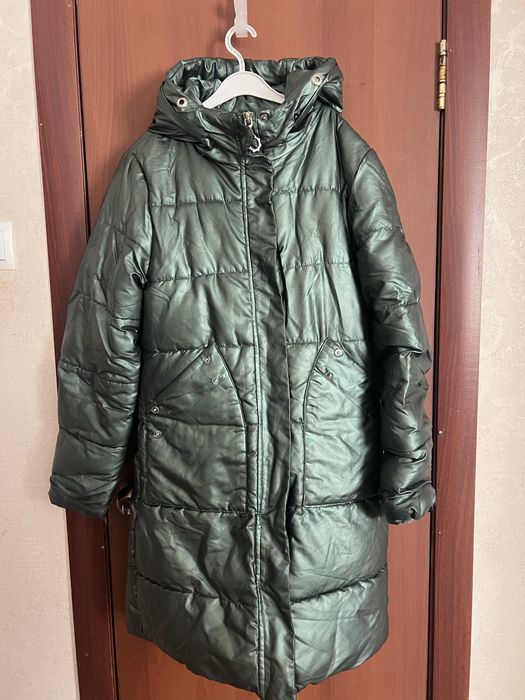 Продам куртку для девочек