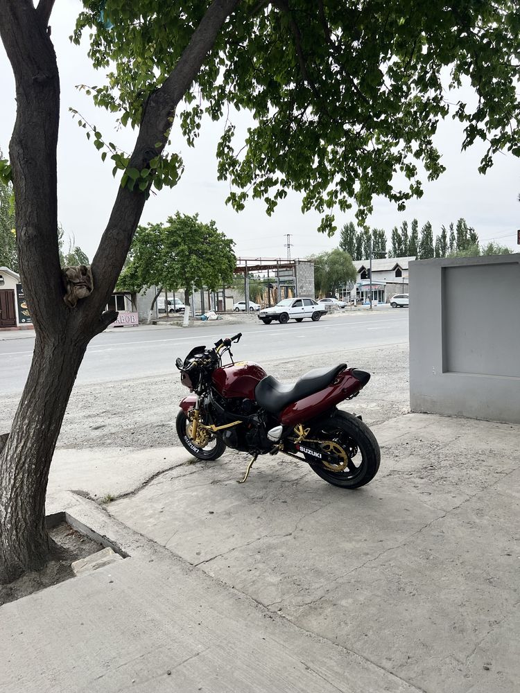 Suzuki gsx f600 sotiladi