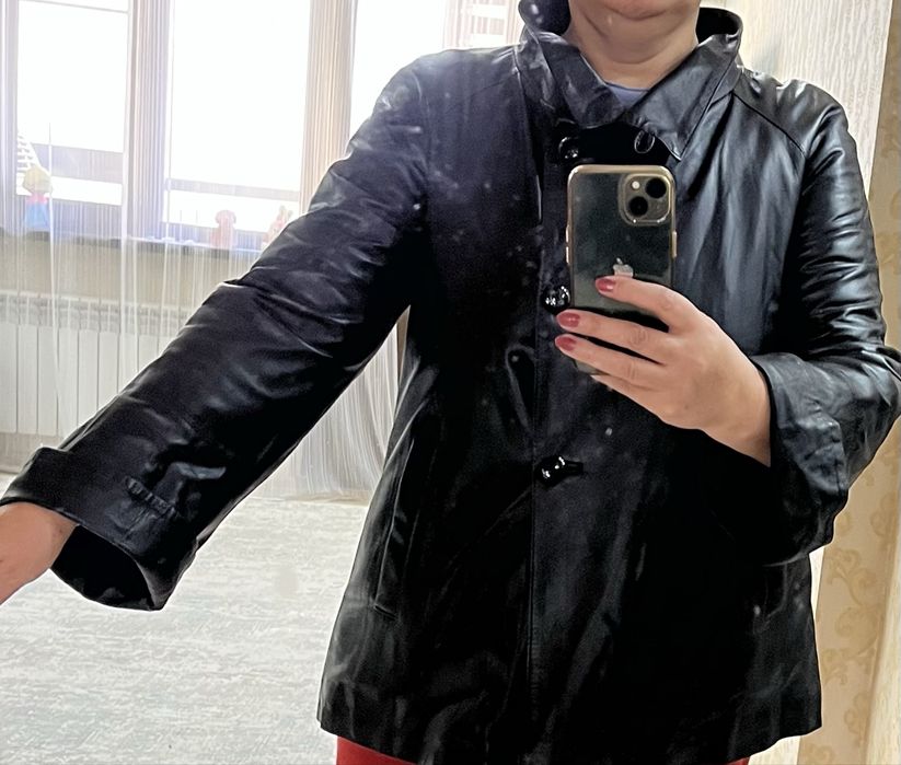 Продаю кожаную  куртку в отличном состоянии