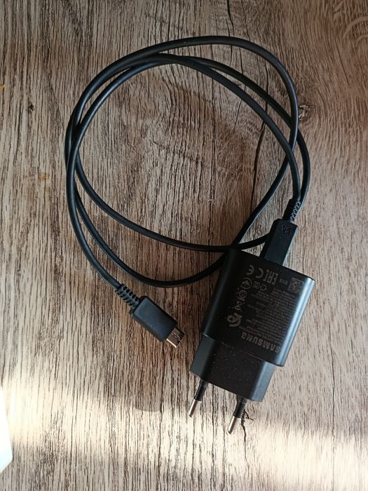 Срочно продам телефон SamsungA05