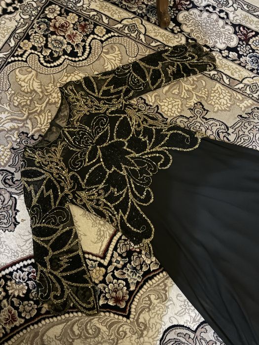 Платья Дубайский размер 44-46  2 часа надевался