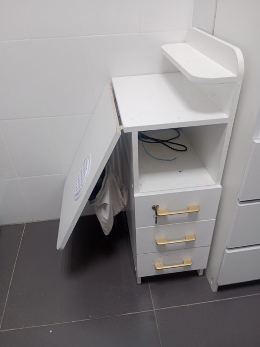 Маникюрный стол б/у