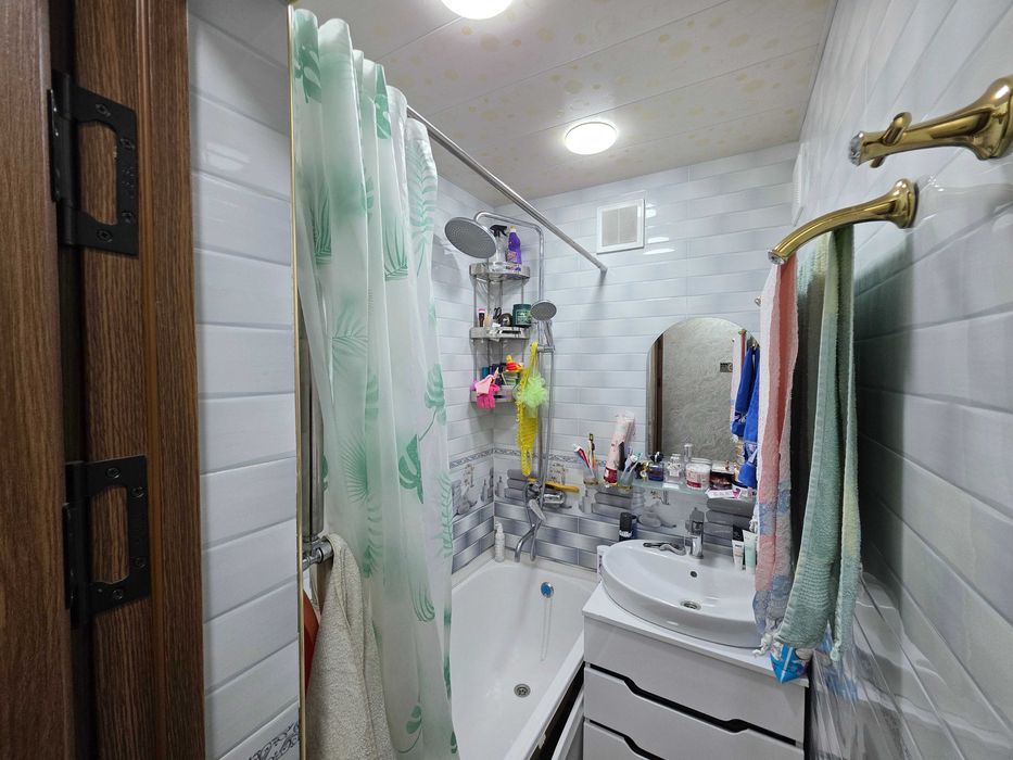 Продается 4-комнатная квартира с ремонтом и мебелью в Ак-Каваке