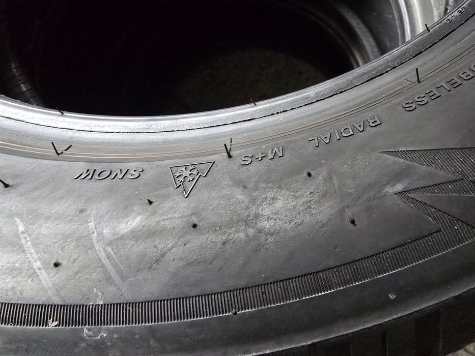 Bridgestone 215/60 R17 96H MS iarnă