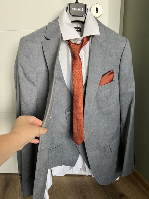 Costum complet 4 piese Escudo 65% lana, marimea 50