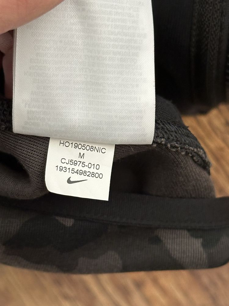 Nike tech fleece camo top Оригинално! CJ5975-010