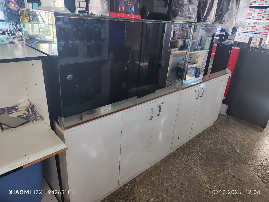 Vitrina.Telefon butka.Mebel.Stelaj