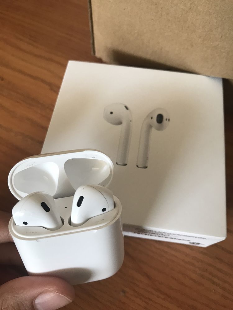 AirPods 2 наушник